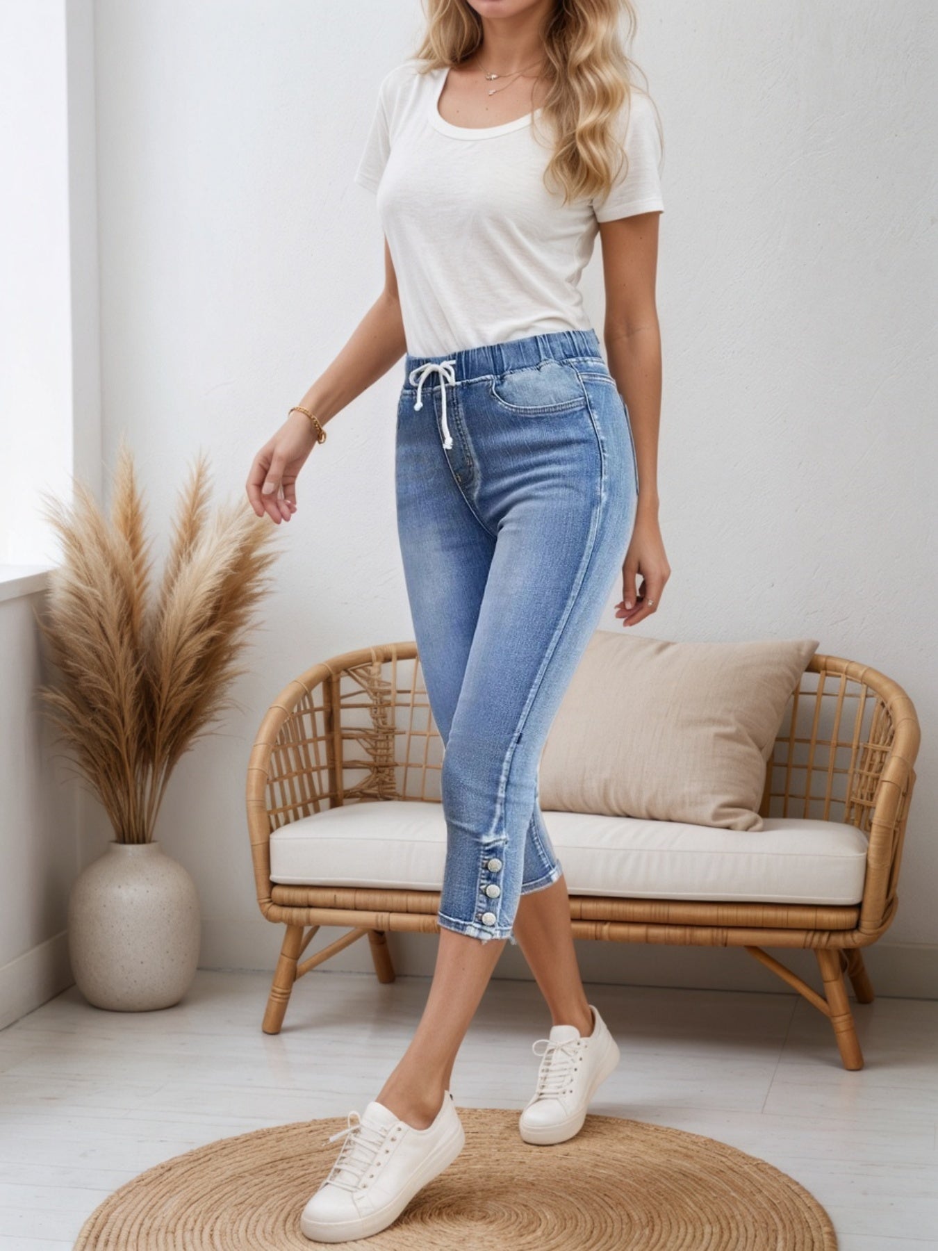 New Women Chic Chic Denim Shorts, Drawstring Closed And Split Button Hem, Comfortable Fabric, Suitable For All Kinds Of Wear, Spring And Summer Women’s Wear